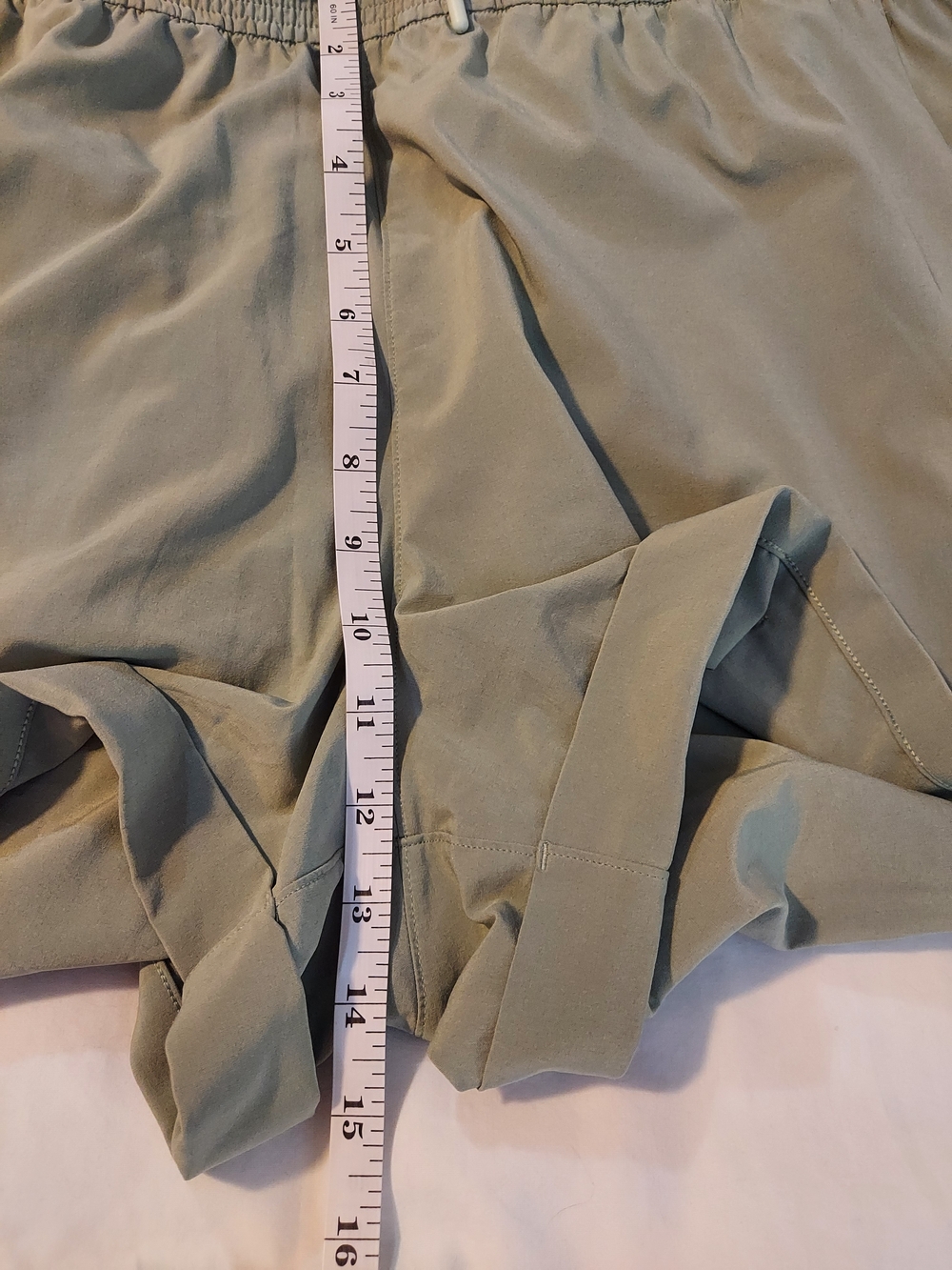Lululemon Spring Break Away Shorts *4-Way Stretch 3" - Sea Moss / Juniper - 12 - Picture 6 of 8